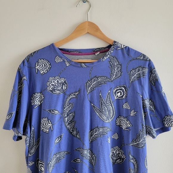 Ted Baker London Classic Floral Print Relaxed Fit Crewneck T-shirt - Picture 3 of 9